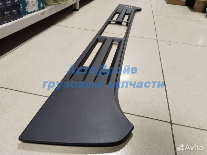 Решетка в бампер средняя Вольво Фмх