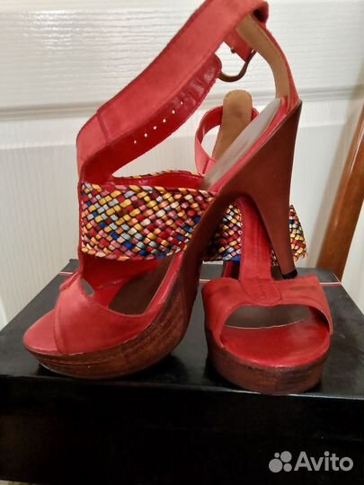 Кожаные босоножки