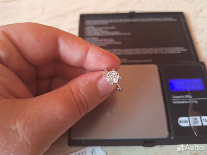 Золотое кольцо с бриллиантами