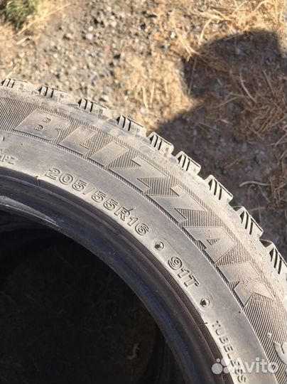 Bridgestone Blizzak Spike-01 205/55 R16