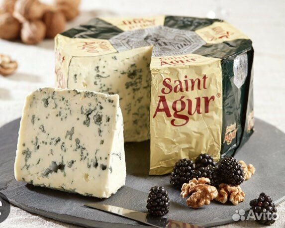 Сыр с голубой плесенью Сент Агюр Франция