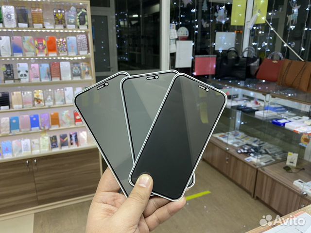 Защитное стекло на iPhone 12