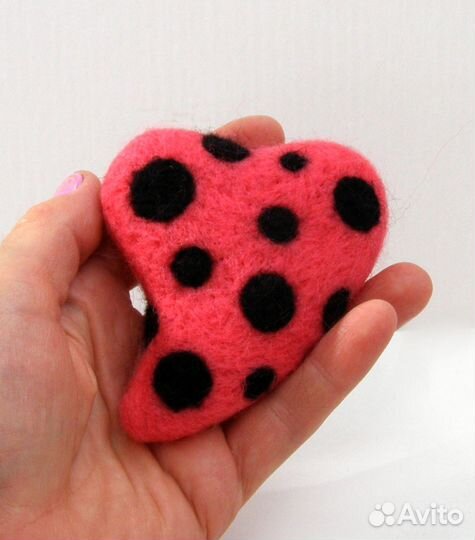 Сердечко валяное с пятнышками