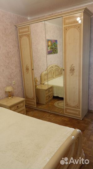 Шкаф четырехдверный