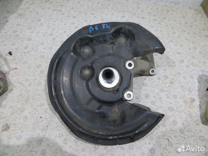 Кулак задний левый Vw Passat B6