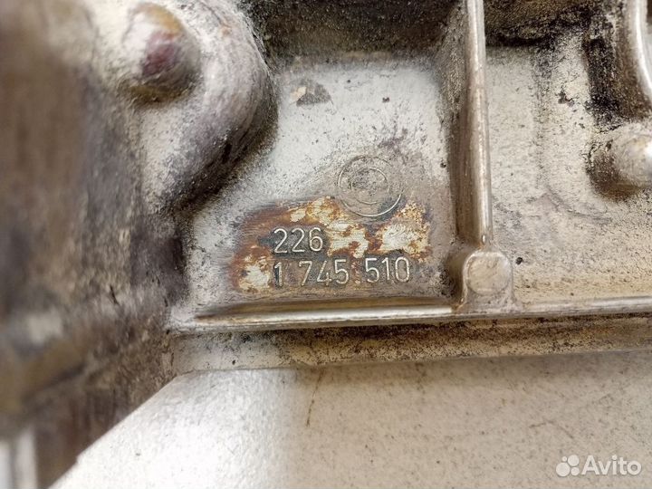 Крышка двигателя передняя