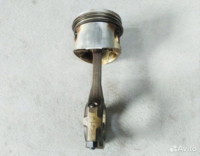 Поршень с шатуном LADA 2131 5 дверей 1.7 2012