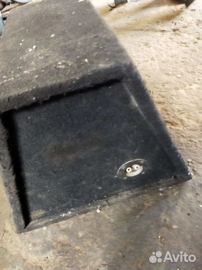 Сабвуфер и усилитель в автомобиль