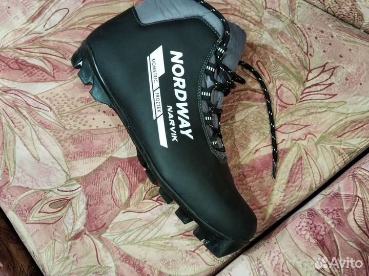 Лыжные ботинки