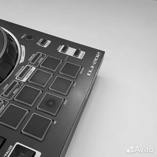 DJ-контроллер Roland DJ-202