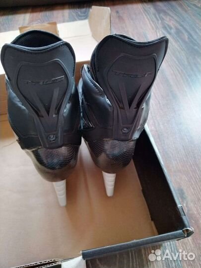 Коньки хоккейные