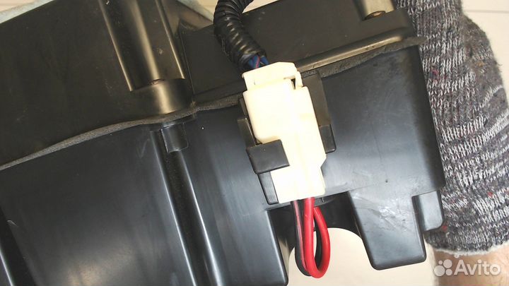 Сабвуфер Lexus LX, 1999