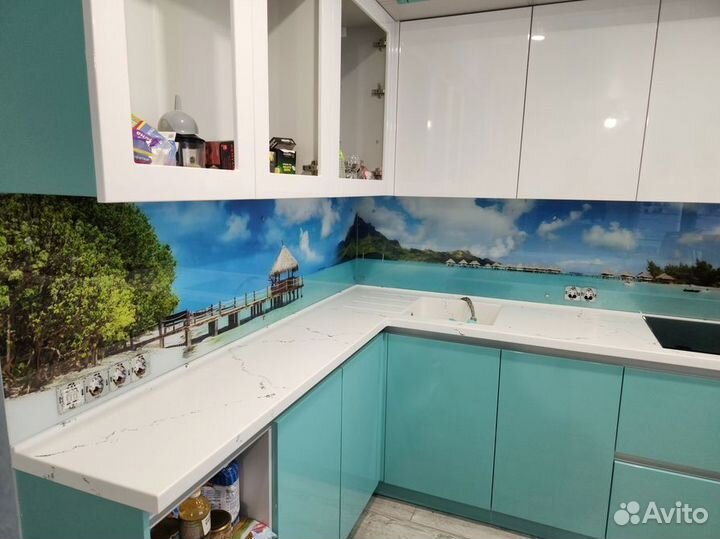 Кухонный фартук из стекла