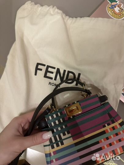 Сумка Fendi peekaboo