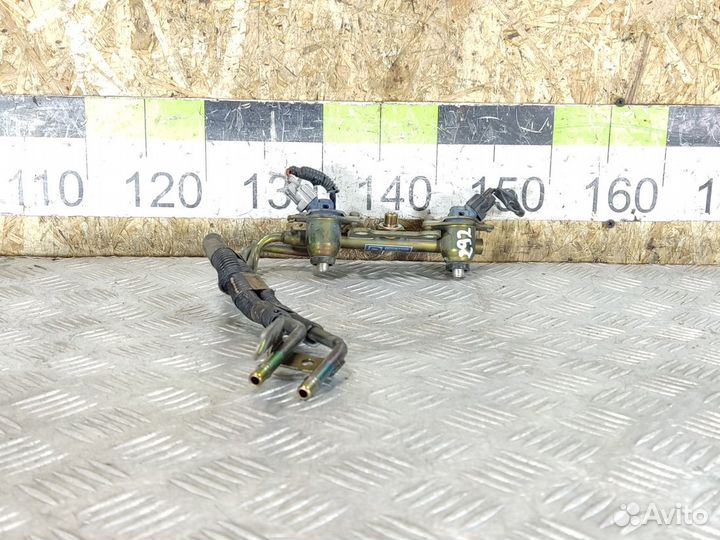 Рейка топливная рампа Subaru Forester S11