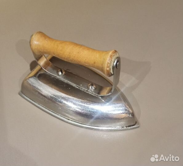 Малюсенький детский утюг СССР