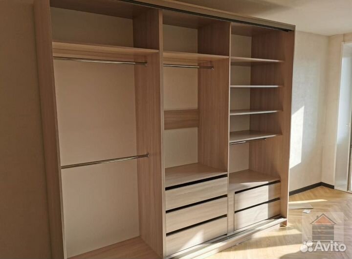 Шкаф с полками