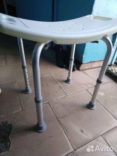 Табурет для ванной