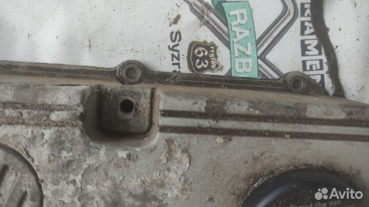 Крышка клапанная Volkswagen Passat B4