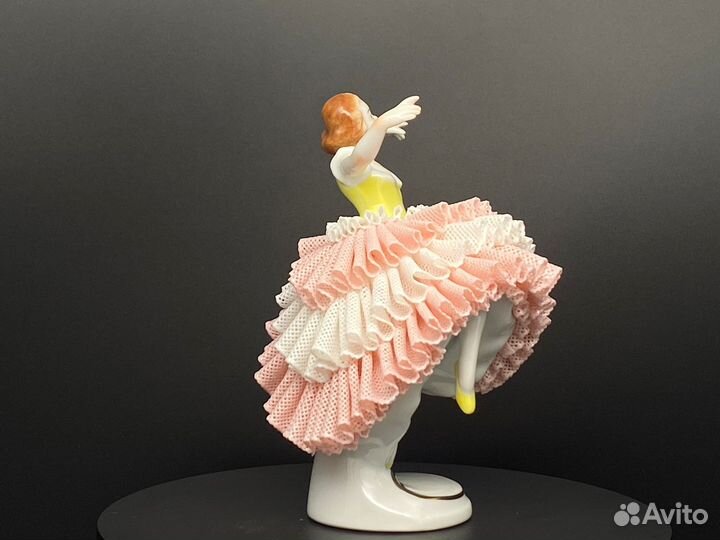 Кружевная фарфоровая статуэтка Unterweissbach