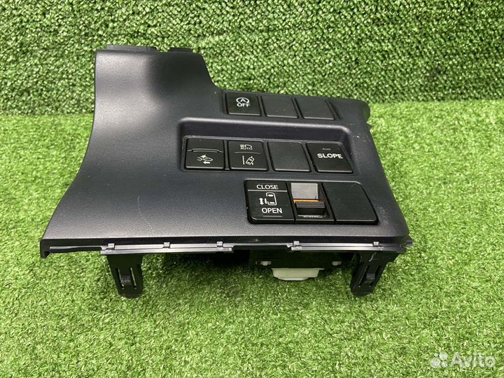 Кнопка открывания двери toyota voxy ZRR80 3ZR-FAE 2 017