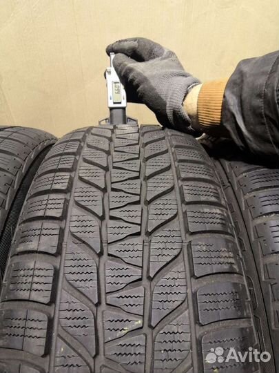 Bridgestone Blizzak LM-25 205/55 R17
