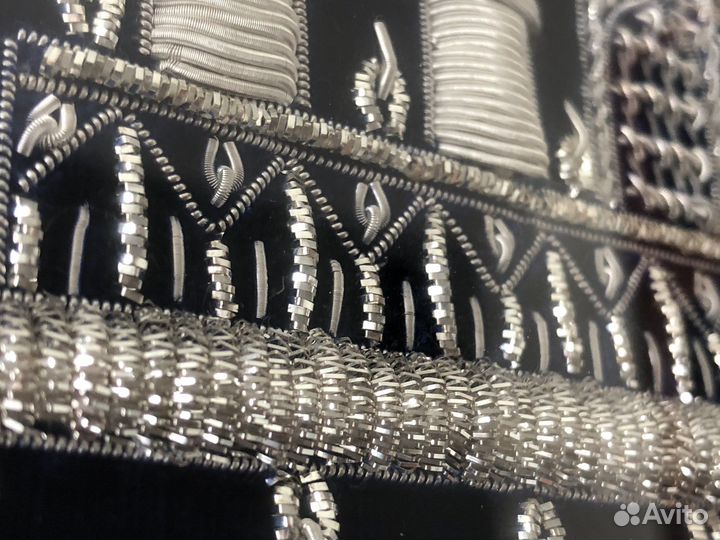 Картина вышитая серебром