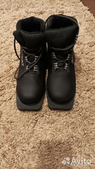 Лыжные ботинки