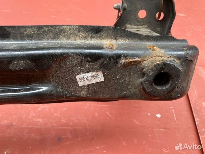 Усилитель бампера передний Vw Tiguan cavd 2012