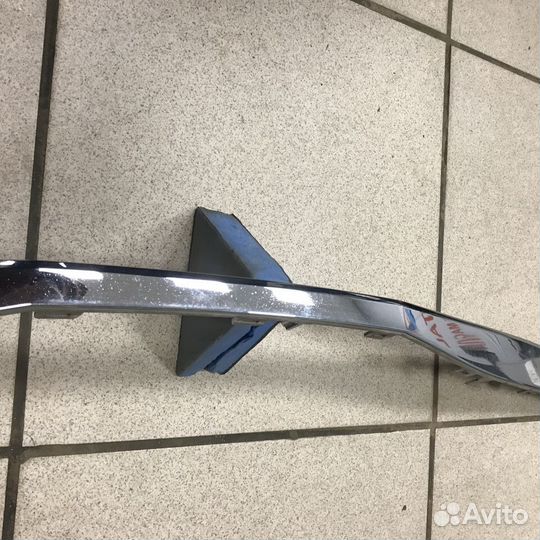 Молдинг решетки радиатора Suzuki grand vitara II