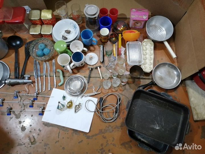 Посуда вещи рюмки кружки таймер монеты