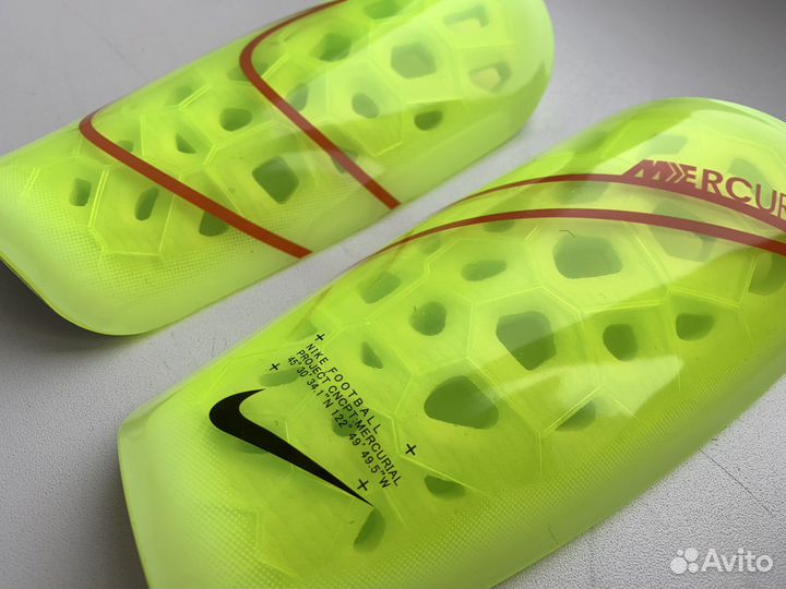 Футбольные щитки