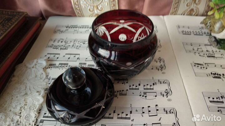 Конфетница. Резной марганцевый хрусталь, гдр