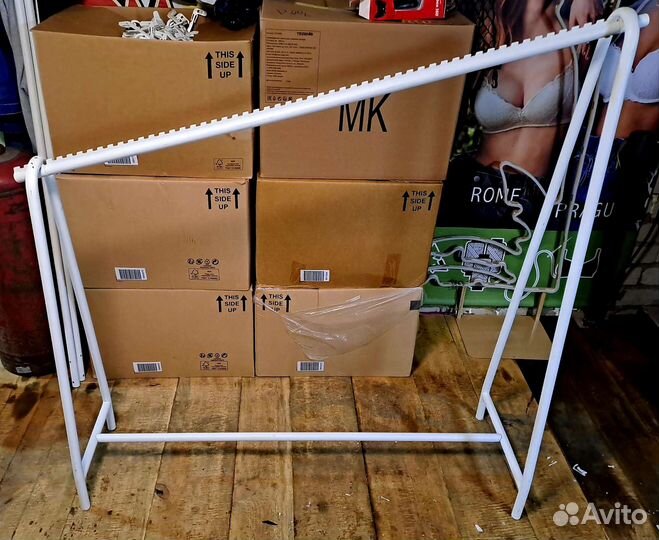 Вешало напольное