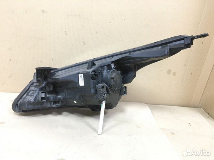 Фара передняя правая Kia Rio 4 FB 2020