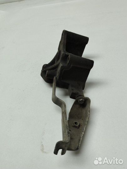 Кронштейн генератора Mitsubishi Carisma DA1A 4G92