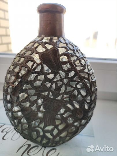 Бутылка (графин) в металлической оплетке