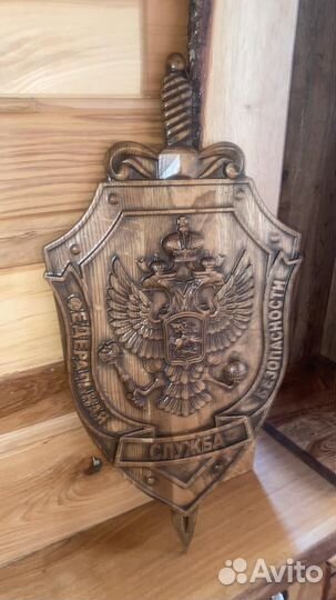 Деревянное резное панно 