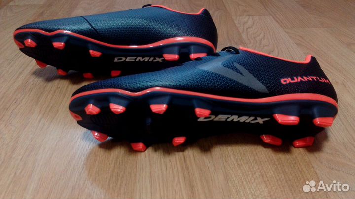 Абсолютно новые футбольные бутсы 45 размера