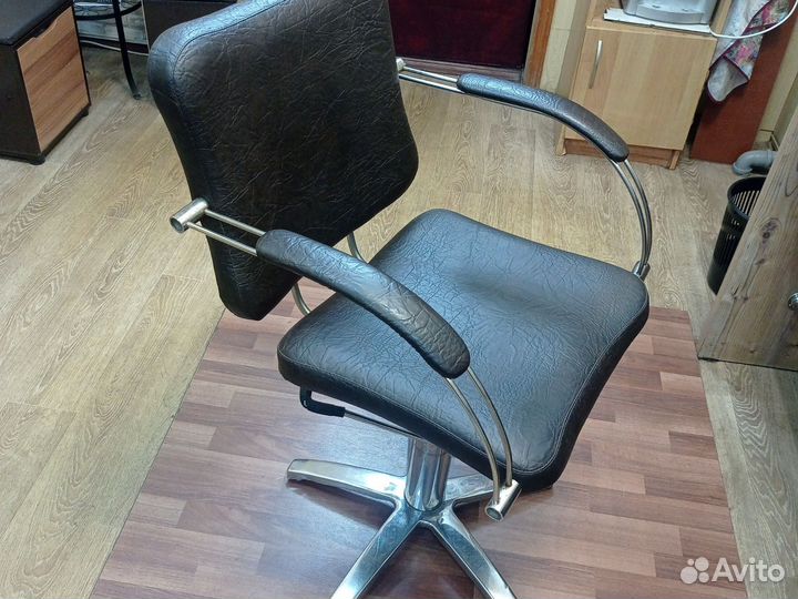 Кресло в парикмахерскую