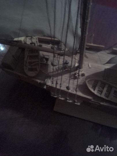 Модель парусника из дерева