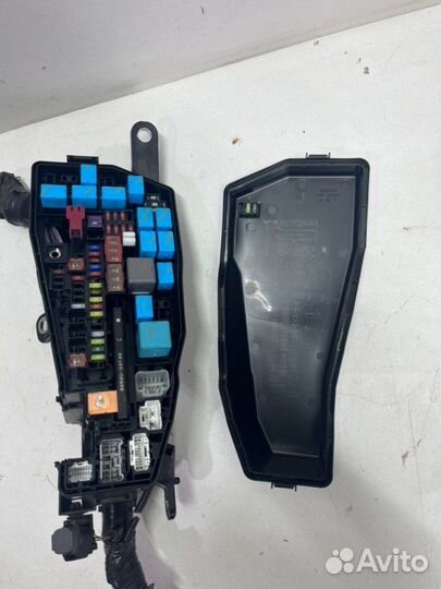 Корпус блока предохранителей передний левый Toyota