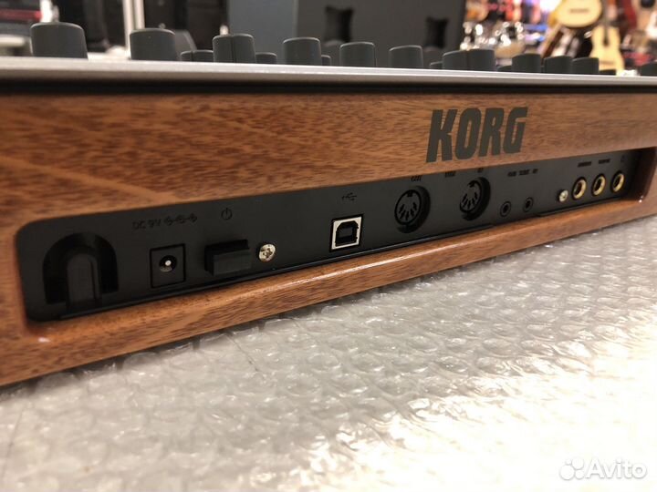 Аналоговый синтезатор Korg Minilogue