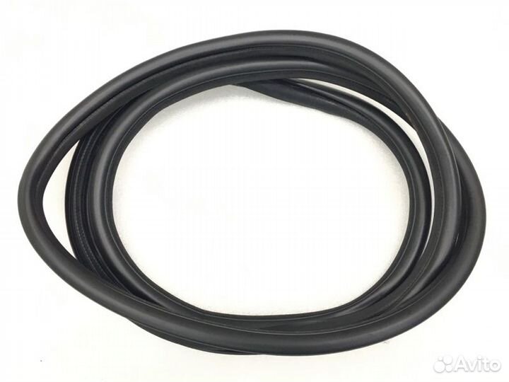 Уплотнительная резинка передняя правая Mitsubishi