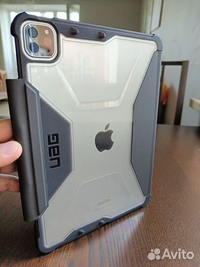 Защитный чехол-подставка UAG Plyo для iPad Pro 11