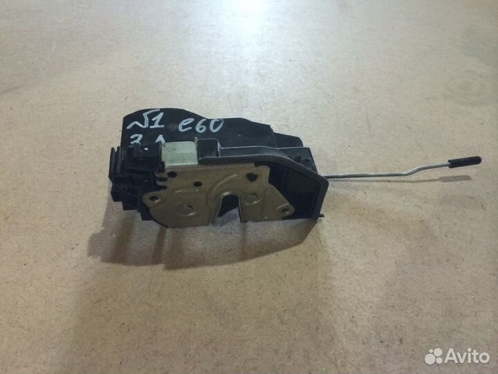 Замок и тросик замка двери BMW E60