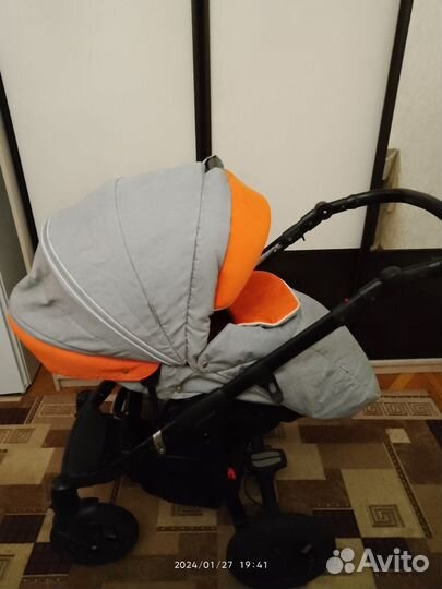 Прогулочная коляска