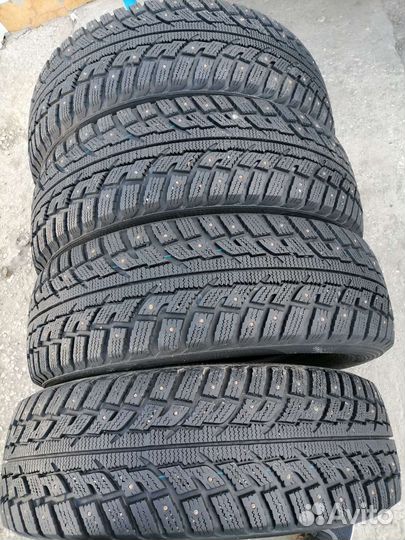 Kumho I'Zen RV Stud KC16 215/70 R16