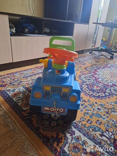 Машинка каталка толокар