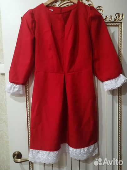Красное платье